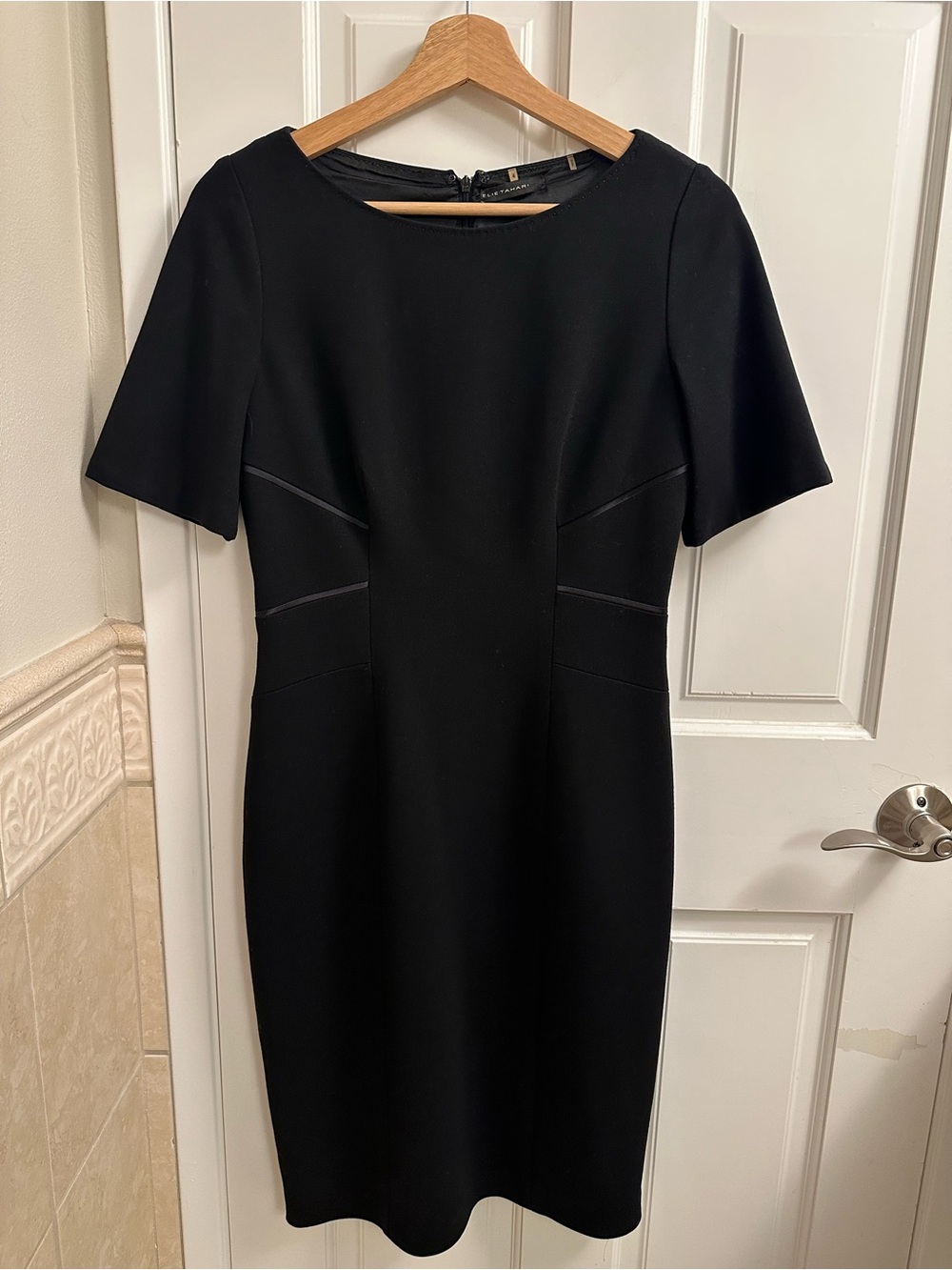 Elie Tahari Black Short-Sleeve Sheath stretchy boatneck knee length Dress